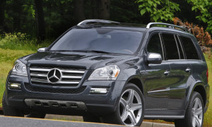 Jennifer Garner Drives Her Children in a Mercedes-Benz GL550 SUV