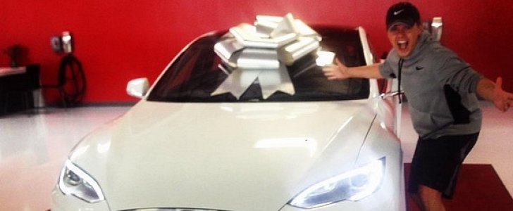 Jesse McCartney Joins the Tesla Model S P85D Owners Club