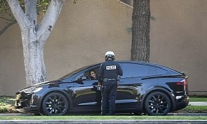 Jessica Alba Pulled Over For Texting And Driving, Gets Off With a Warning