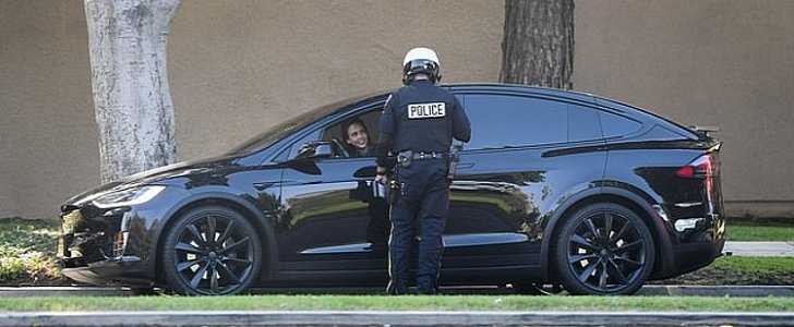 Jessica Alba is pulled over in Beverly Hills for texting and driving, gets off easily