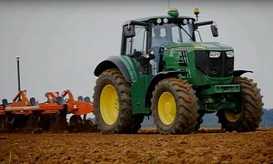 John Deere Reveals 180 HP Battery-Powered Tractor for 2016 SIMA Show in France