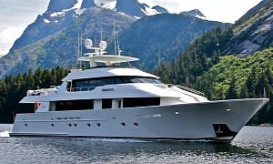 Johnny Carson’s Former Yacht Is an American Powerhouse Even After Two Decades