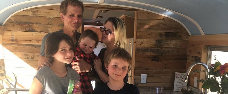 School bus converted into fully functional home for homeless families in Oregon