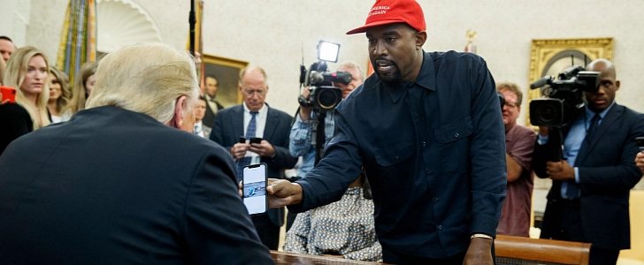 Kanye West shows Donald Trump "his" idea for the new Presidential plane, the Apple-built iPlane 1