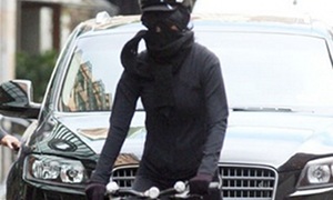 Katy Perry Rides a Bicycle in New York Traffic