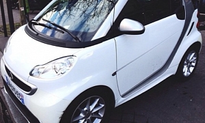 Kendall Jenner Drives a smart Car in France