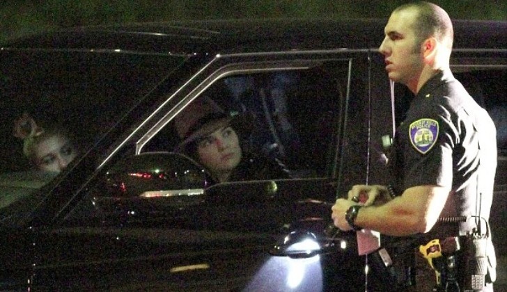Kendall Jenner Gets Pulled Over for Driving Without Having Her Ranger Rover’s Lights On