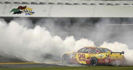 Kevin Harvick wins the 2009 Budweiser Shootout
