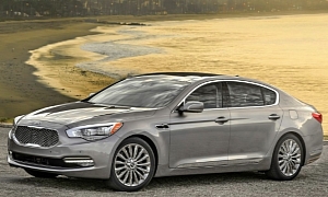Kia Has Only 30 percent of Its Dealers Sellings the K900