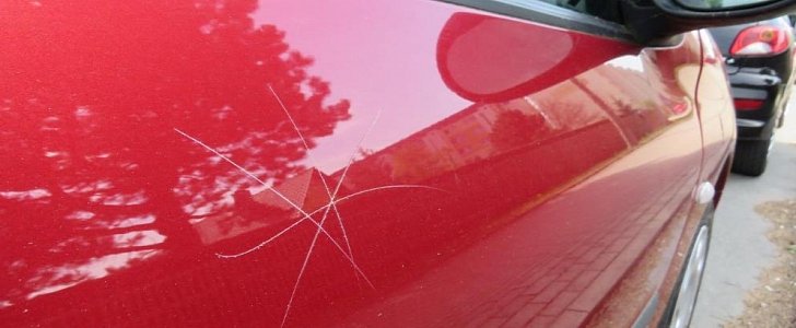 7-year-old "paints" snowflakes on 37 cars with stone, causes serious damage