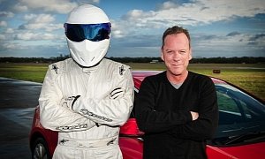 Kiefer Sutherland and The Stig Make a Good Team in a Vauxhall Astra