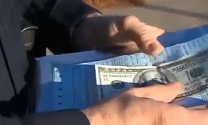 Kind Texas Policeman Gives Ticket and $100 Bill
