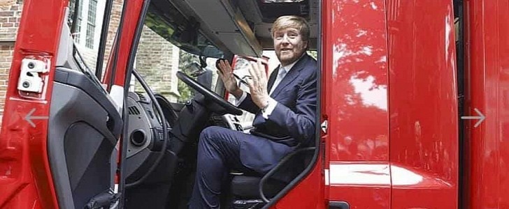 King Willem-Alexander got behind the wheel of a Hyzon hydrogen-powered truck