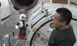 Kirobo, Toyota’s Robot Is the First One To Speak With a Human In Space