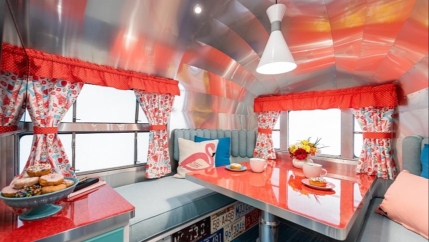 Kitsch-Stream Is a Retro Airstream Guesthouse That Will Take You Back to the Groovy 1950s
