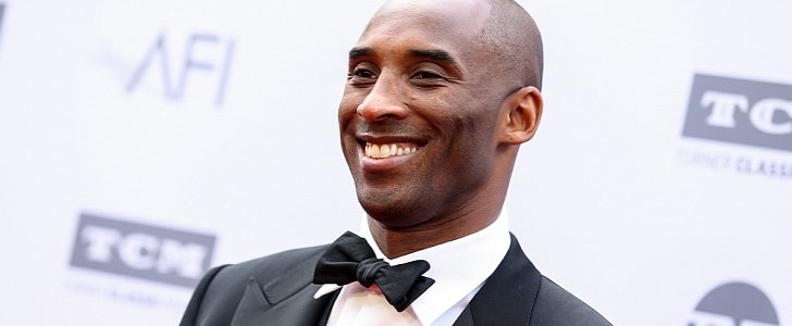Kobe Bryant witnesses crash in California, rushes to offer assistance to driver