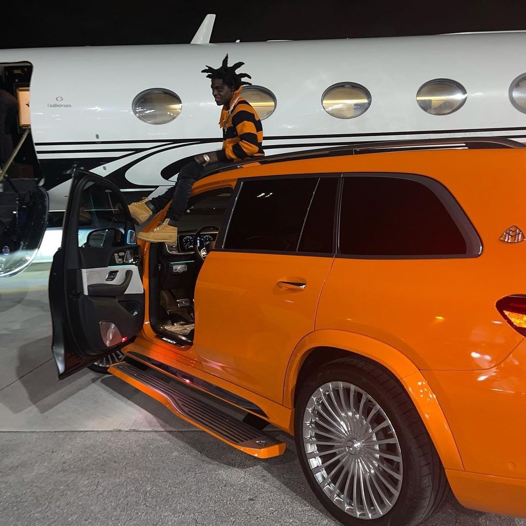 Kodak Black Matches Outfit to His Mercedes-Maybach GLS After