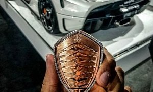 Koenigsegg Regera Gets 18K Pink Gold and Diamonds Key Fob
