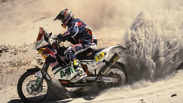 Kurt Caselli stops racing to help a rider with a broken leg.