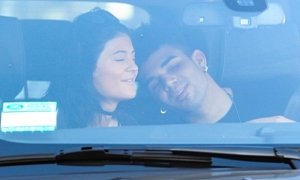 Kylie Jenner/Kardashian Getting Cozy with Mile Richie in a Land Rover