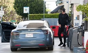 LA Clippers’ Blake Griffin Runs Errands With His Tesla Model S