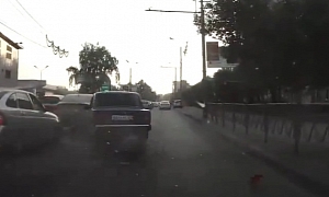 Lada Driver Fails to Stop in Time - Causes Severe Crash