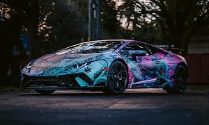 Lambo Huracan Is Careful About the Jungle Out There, Wrap-Dresses Accordingly
