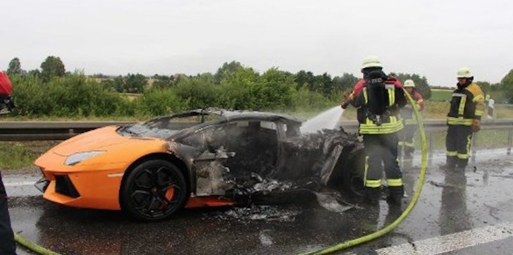 amborghini Aventador Burns to a Crisp on German Autobahn