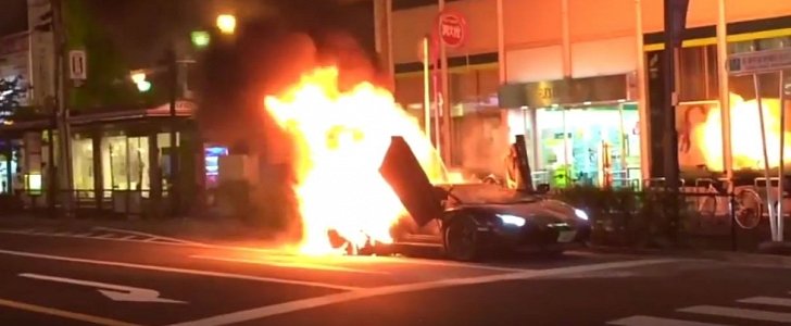 Lamborghini Aventador Burns to the Ground in Tokyo