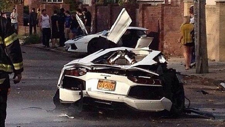 Lamborghini Aventador Crash in Brooklin Splits Car in Half