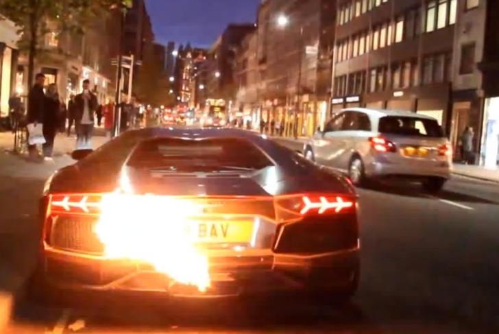 Lamborghini Aventador Exhaust Spits Flames, Sets Car on Fire