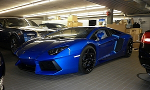 Lamborghini Aventador in Blue Nethus Looks Stunning
