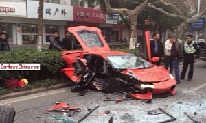 Lamborghini Aventador Damaged Beyond Repair in China Accident