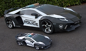 Lamborghini Aventador Police Car: Half-Scale Cardboard Model <span>· Video</span>