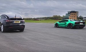 Lamborghini Aventador S Smashes Tesla Model X in Drag Race