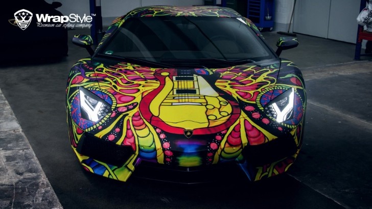 Aventador with Psychedelic Wrap Looks Like an