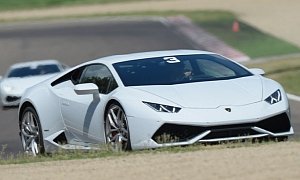 Lamborghini Brings its Driving School to Mazda Raceway Laguna Seca