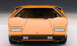 Lamborghini Countach LP400 Scale Model Shines in Orange