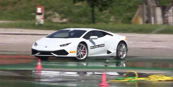 Lamborghini Huracan drifting