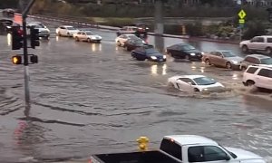 Lamborghini Gallardo Drives Through San Diego Flood like a V10 Submarine