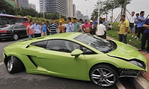 Lamborghini Gallardo Gets Integral Steering via Crash in China
