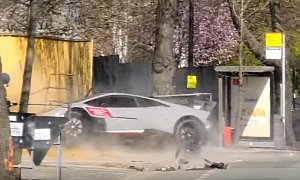 Lamborghini Huracan Performante Crashes while Leaving Car Meet, Slams Into Tree