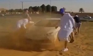 Lamborghini Huracan Goes Offroading in Qatar, Gets Stuck in Sand