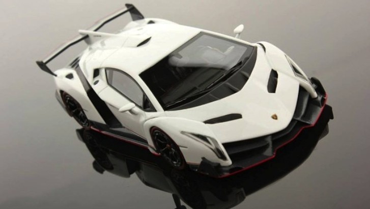 Lamborghini Veneno Scale Model