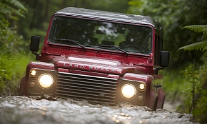 Land Rover Defender Gets New Colors and Options for 2013