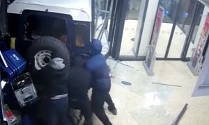 Land Rover Defender Used as Battering Ram in ATM Robbery