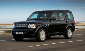 Land Rover Discovery 4 Armoured Keeps You Away from Danger