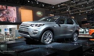 Land Rover Discovery Sport Makes Its Paris Debut <span>· Live Photos</span>