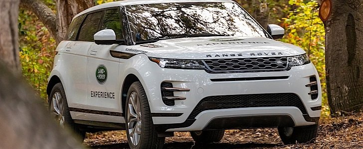Land Rover teaches young Americans off-roading skills