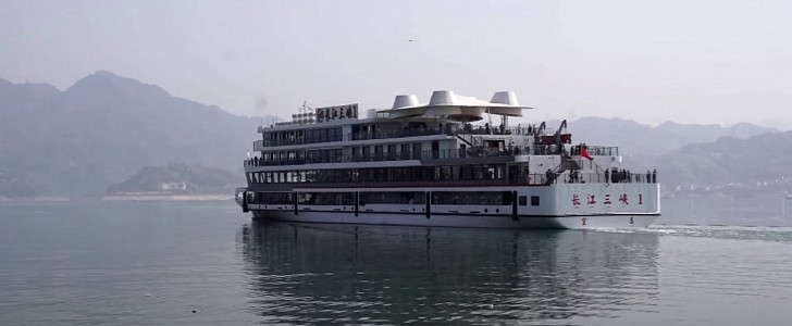 Yangtze River-Three Gorges 1 electric cruise ship